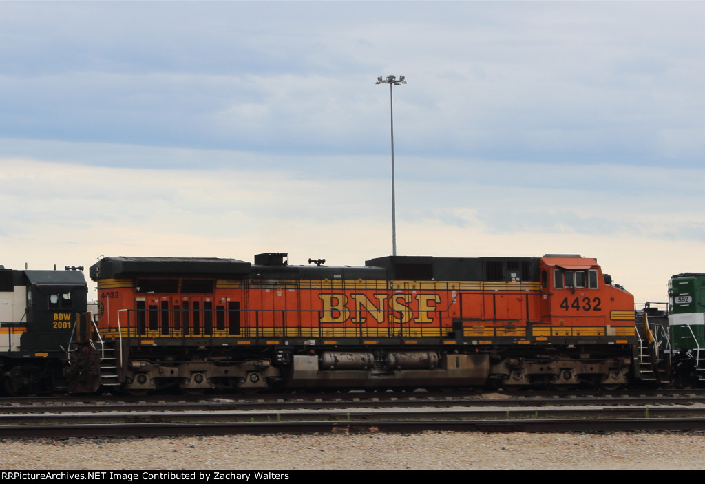 BNSF 4432